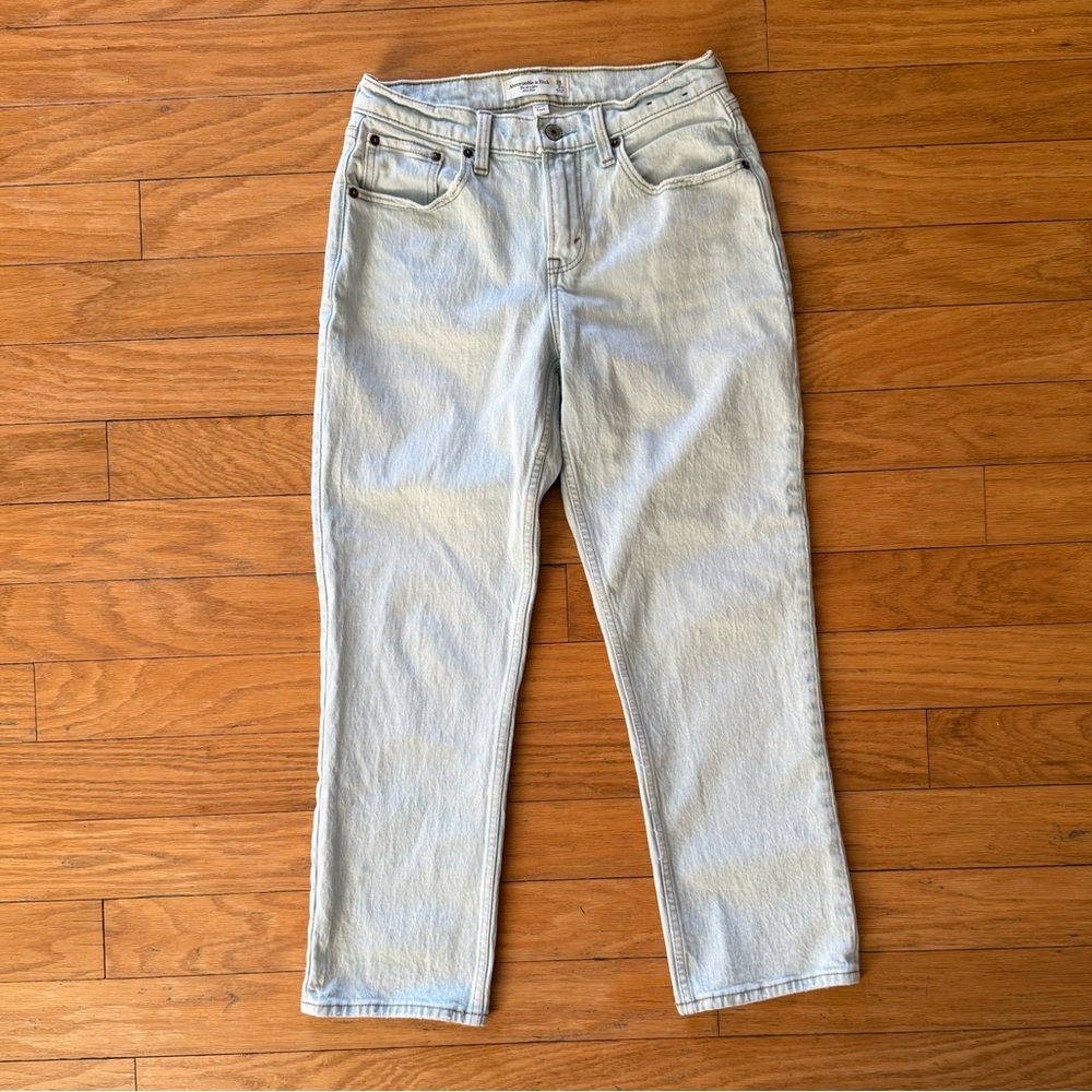 Abercrombie & Fitch Light Wash Straight Leg Jeans curve love 26/2 extra short